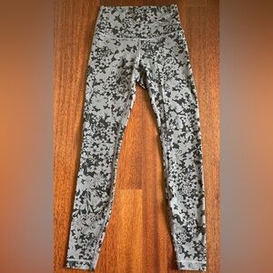 Lululemon Wunder Under Hi-Rise Leggings, Size 6